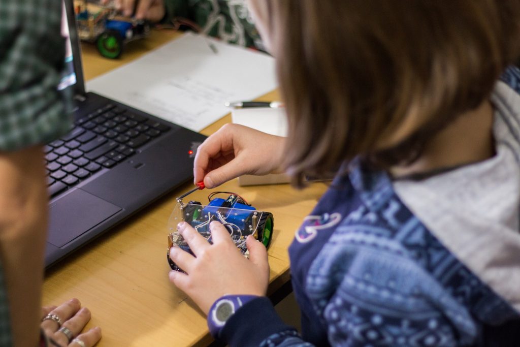 Burse academia inventeaza